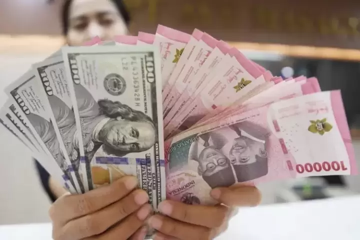 Rupiah Kritis, Kurs Jual Dolar Amerika Serikat menembus Hingga Rp17.000 Per Dolar