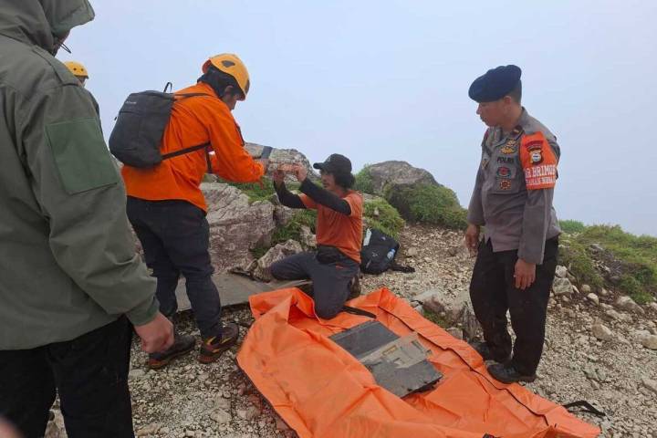 Tim SAR Telah Menemukan Jenazah Korban Pesawat ATR 42-500 di Bulusaraung