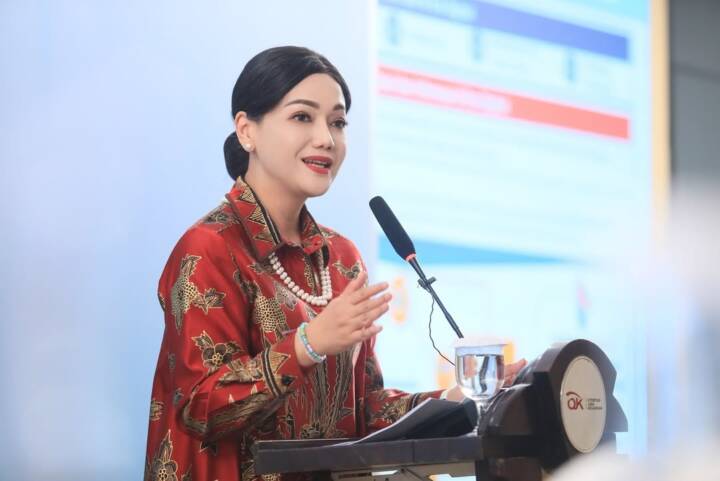 Profil Friderica Widyasari Mantan Aktris yang Sekarang jadi Pemimpin Otoritas Jasa Keuangan