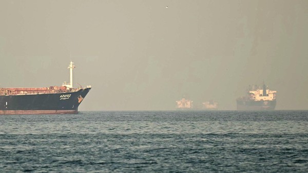Harga Minyak Global Naik Setelah Tiga Kapal Diserang di Dekat Selat Hormuz