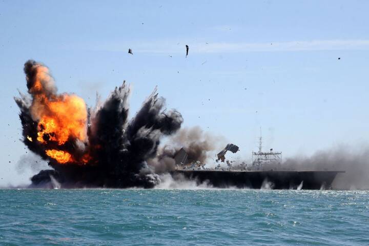 Iran Serang Kapal Tanker Yang Nekat Lewat Selat Hormuz, Milik Siapa?
