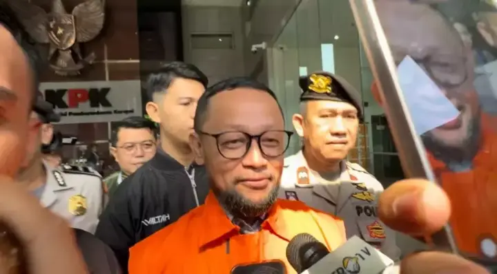 Ishfah Abidal Aziz Resmi Ditahan KPK Dalam Kasus Korupsi Pengelola Kuota Haji