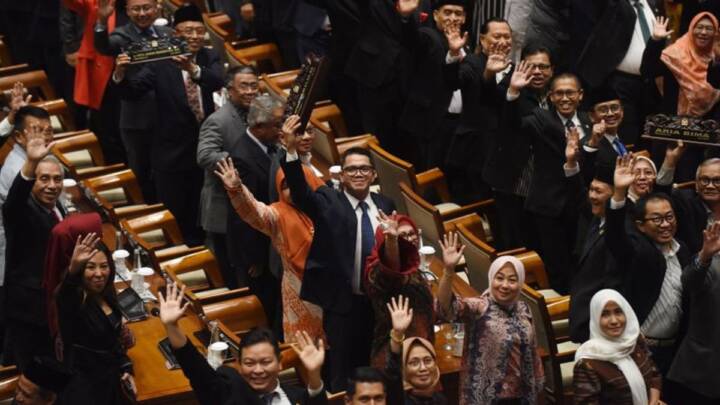 Mahkamah Konstitusi Ungkap Tak Ada Lagi Uang Pensiun Untuk Anggota DPR