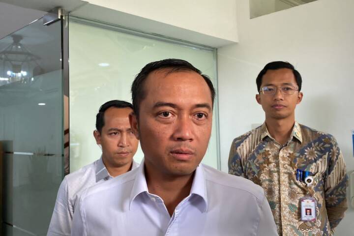 Mensesneg Prasetyo Hadi Umumkan Keseriusan Pemotongan Gaji DPR untuk Penghematan Nasional