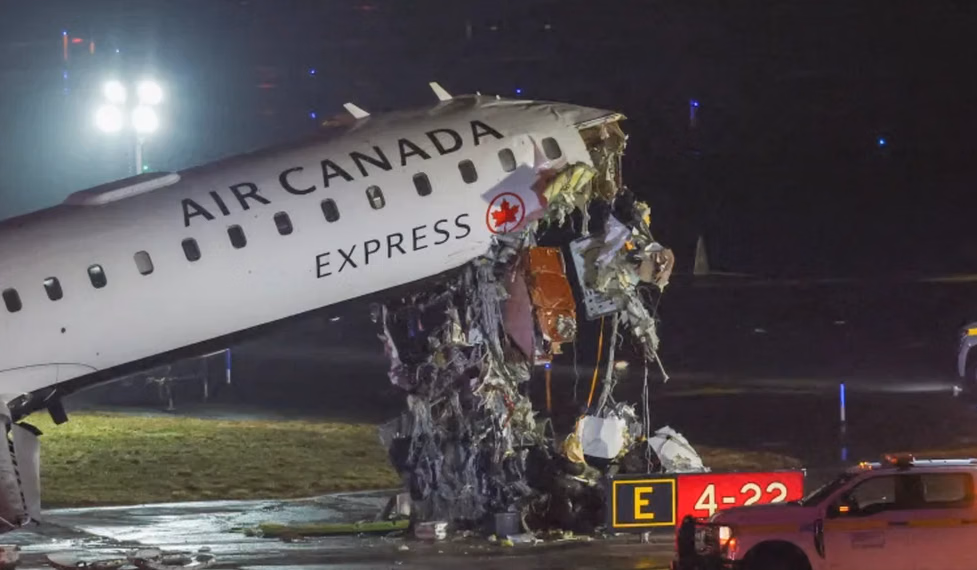 Pilot Tewas Akibat Pesawat Air Canada Tabrak Mobil Damkar di LaGuardia