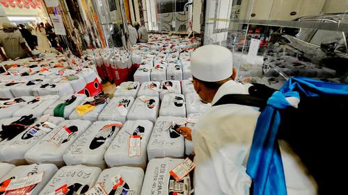 Jemaah Haji RI Kena Razia di Bandara Jeddah 100 Slop Rokok