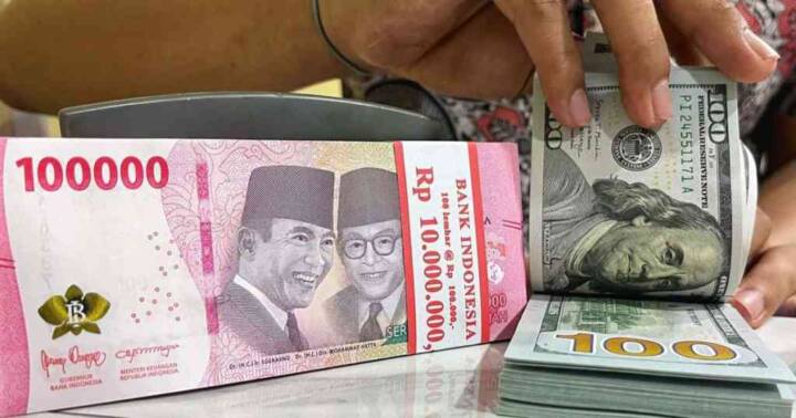 Rupiah Merosot ke Rp18.000 per Dolar AS, Harus Diwaspadai